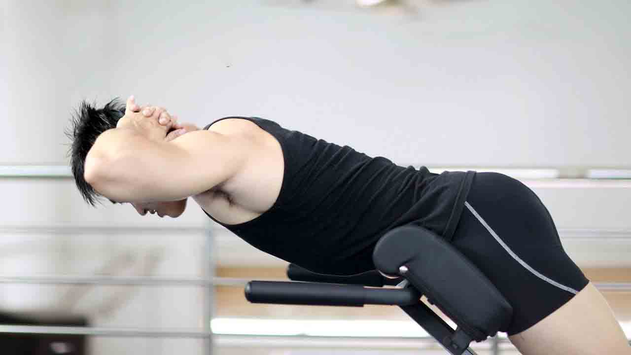 Bài tập cơ lưng dưới trên ghế Hyperextension (Ảnh minh họa)